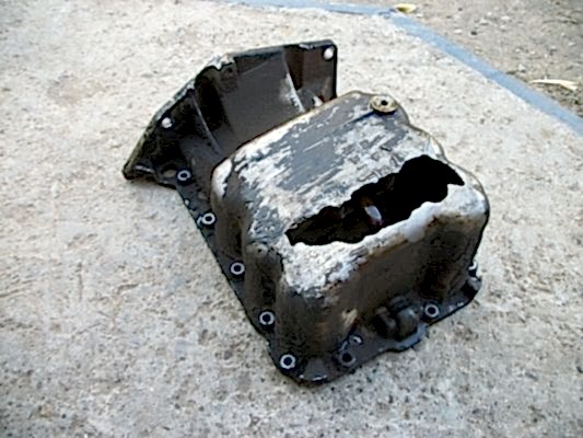 Пробоина в поддоне большого размера. Пробоина в поддоне большого размера.