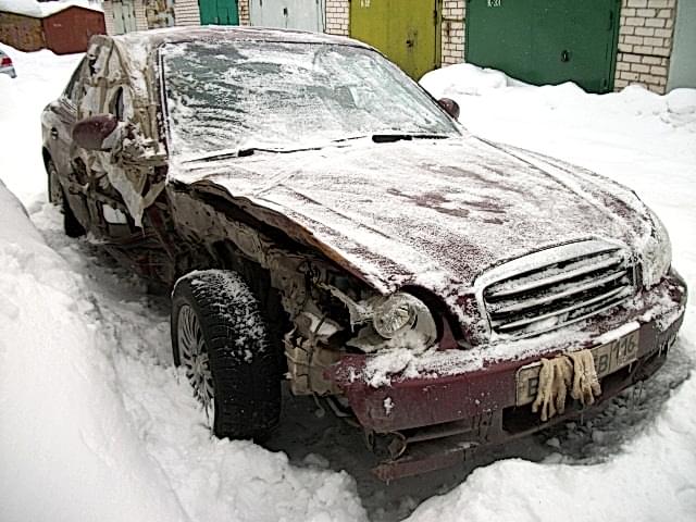 Тяжелый удар в соединение передней стойки с порогом Тяжелый удар в соединение передней стойки с порогом