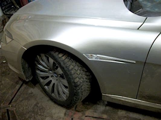 BMW 645 ремонт пластикового крыла с покраской 10500руб.