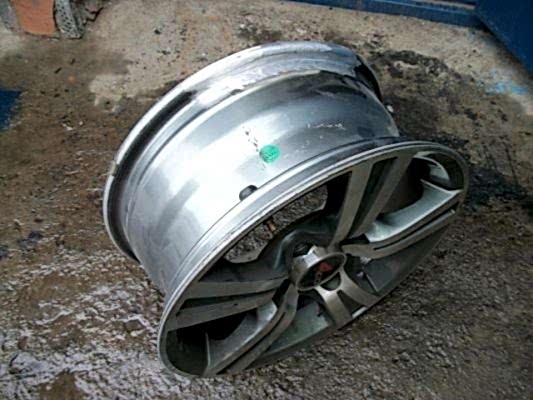 Ремонт литого диска сваркой аргоном. Стоимость ремонта: 1000 р.