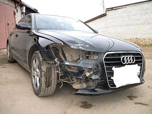 Audi A6 поврежден алюминиевый капот, порвано алюминиевое крыло, сломан передний бампер