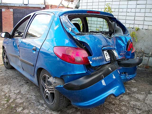 Сильный удар в задок Сильный удар в задок