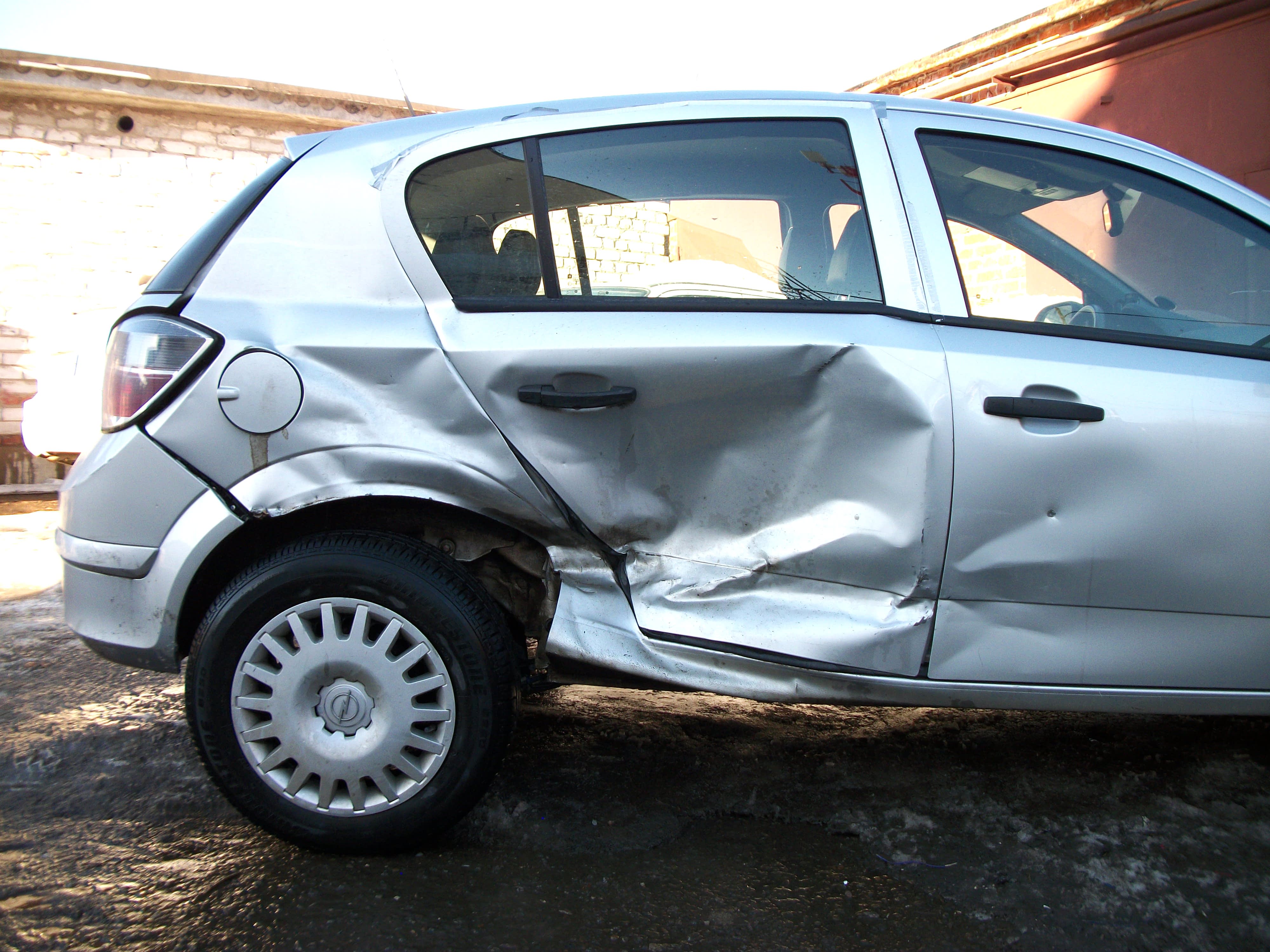 Сильный боковой удар Сильный боковой удар