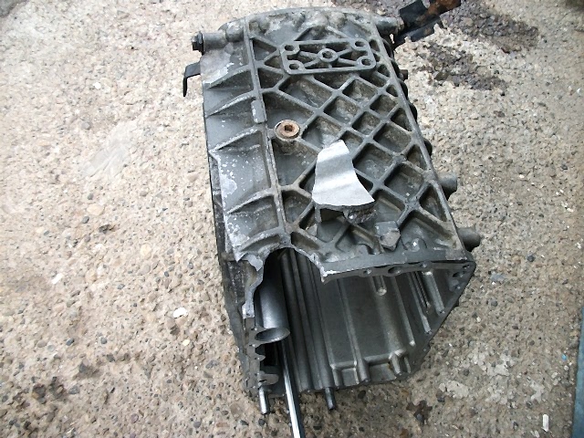 Выломан кронштейн из корпуса коробки передач грузовика Выломан кронштейн из корпуса коробки передач грузовика