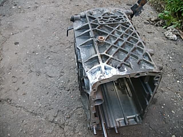 Ремонт корпуса коробки передач грузовика аргонной сваркой Ремонт корпуса коробки передач грузовика аргонной сваркой