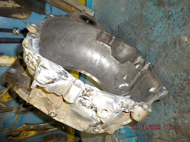 Приваривание отломившегося куска аргонной сваркой Приваривание отломившегося куска аргонной сваркой