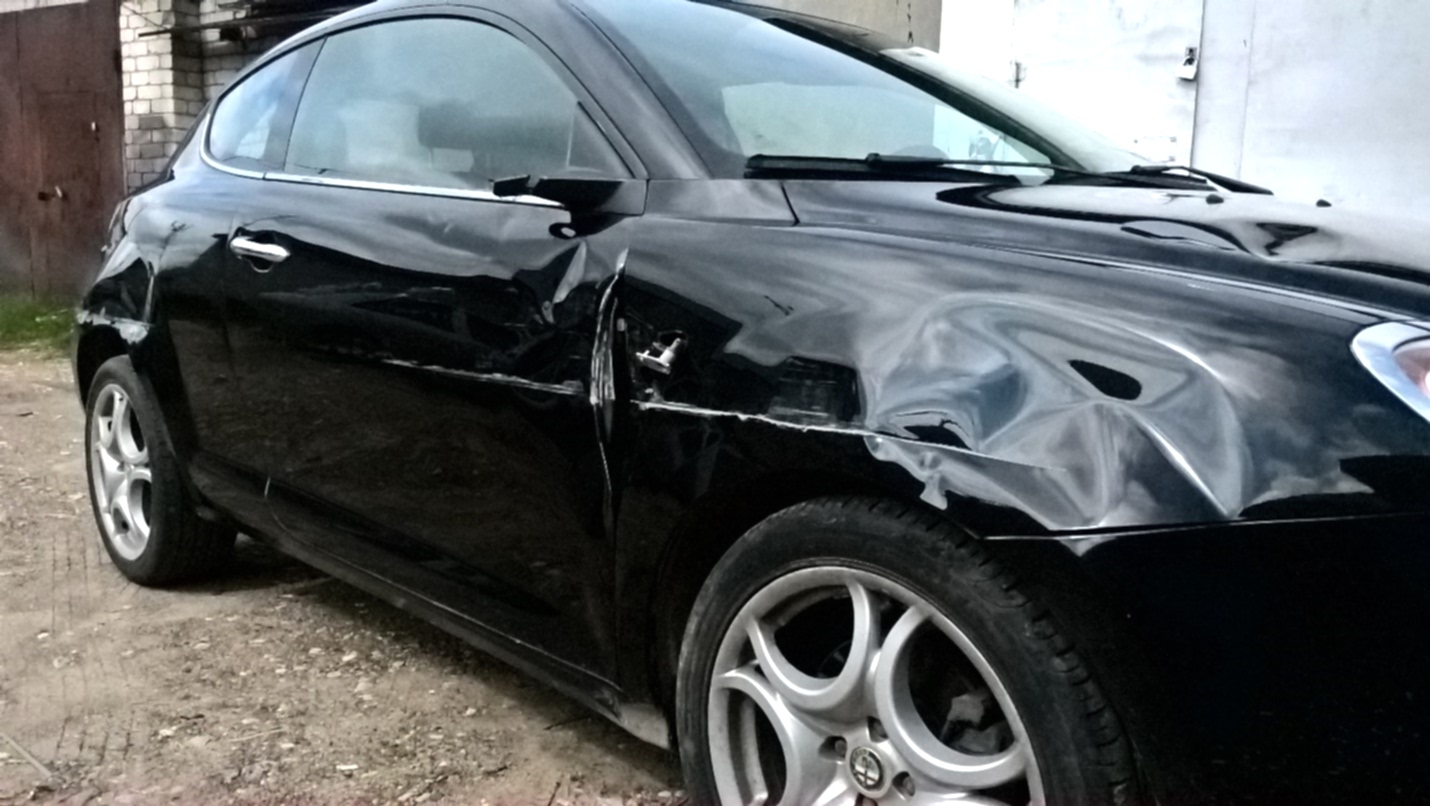 Повреждены переднее крыло, дверь, заднее крыло Повреждены переднее крыло, дверь, заднее крыло