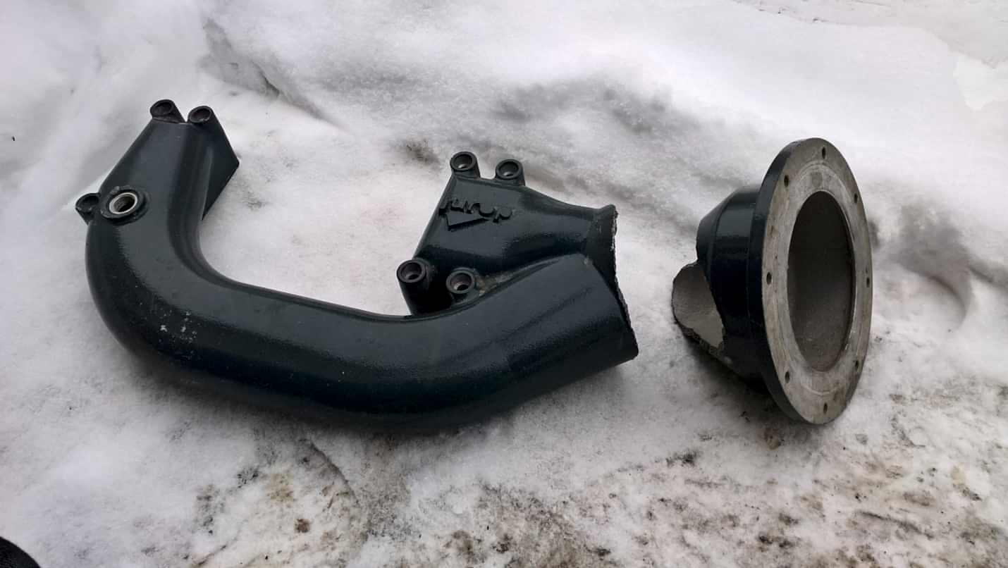 Отломан фланец алюминиевого патрубка Отломан фланец алюминиевого патрубка