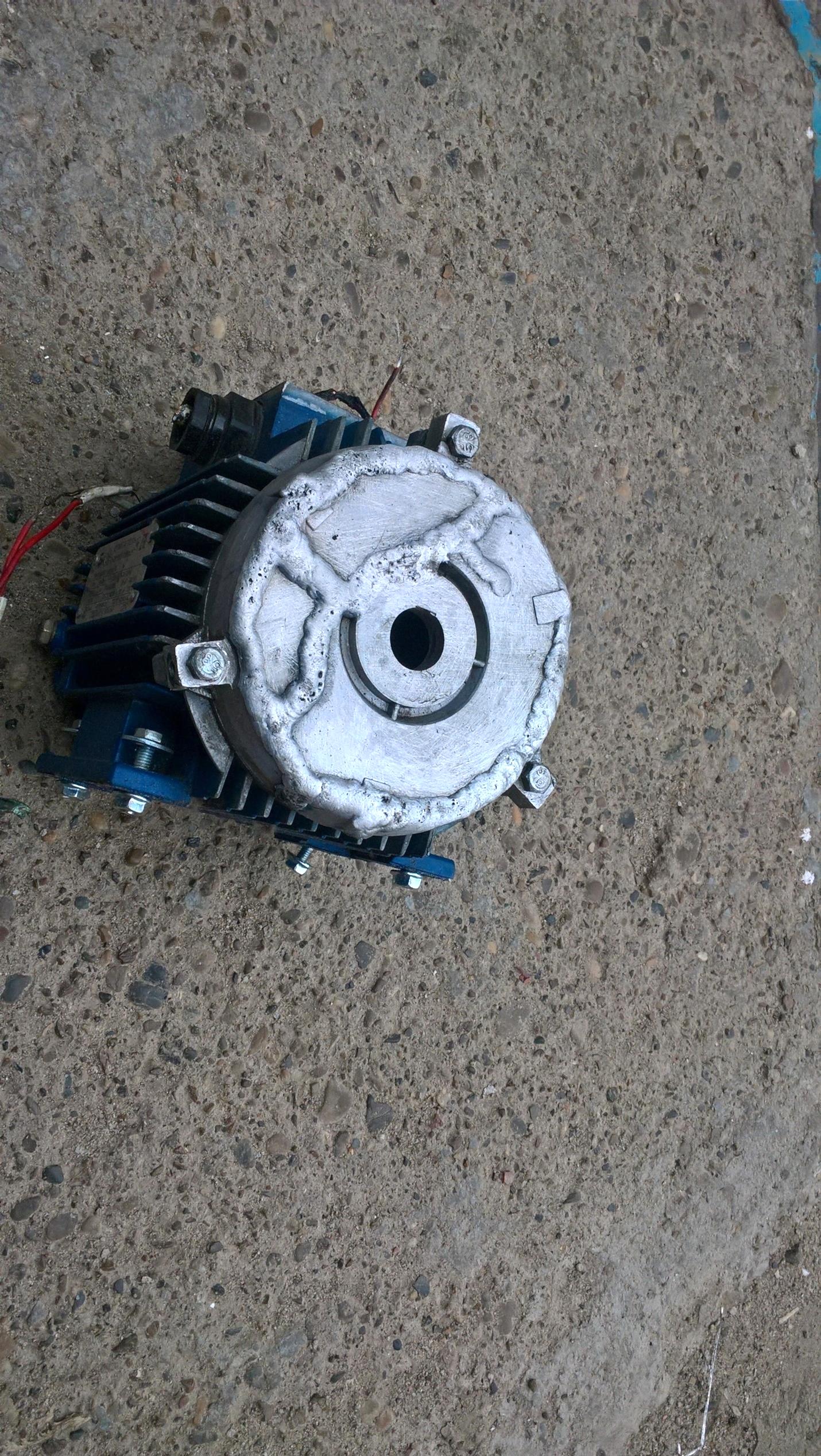 Восстановление крышки электродвигателя аргонной сваркой Восстановление крышки электродвигателя аргонной сваркой