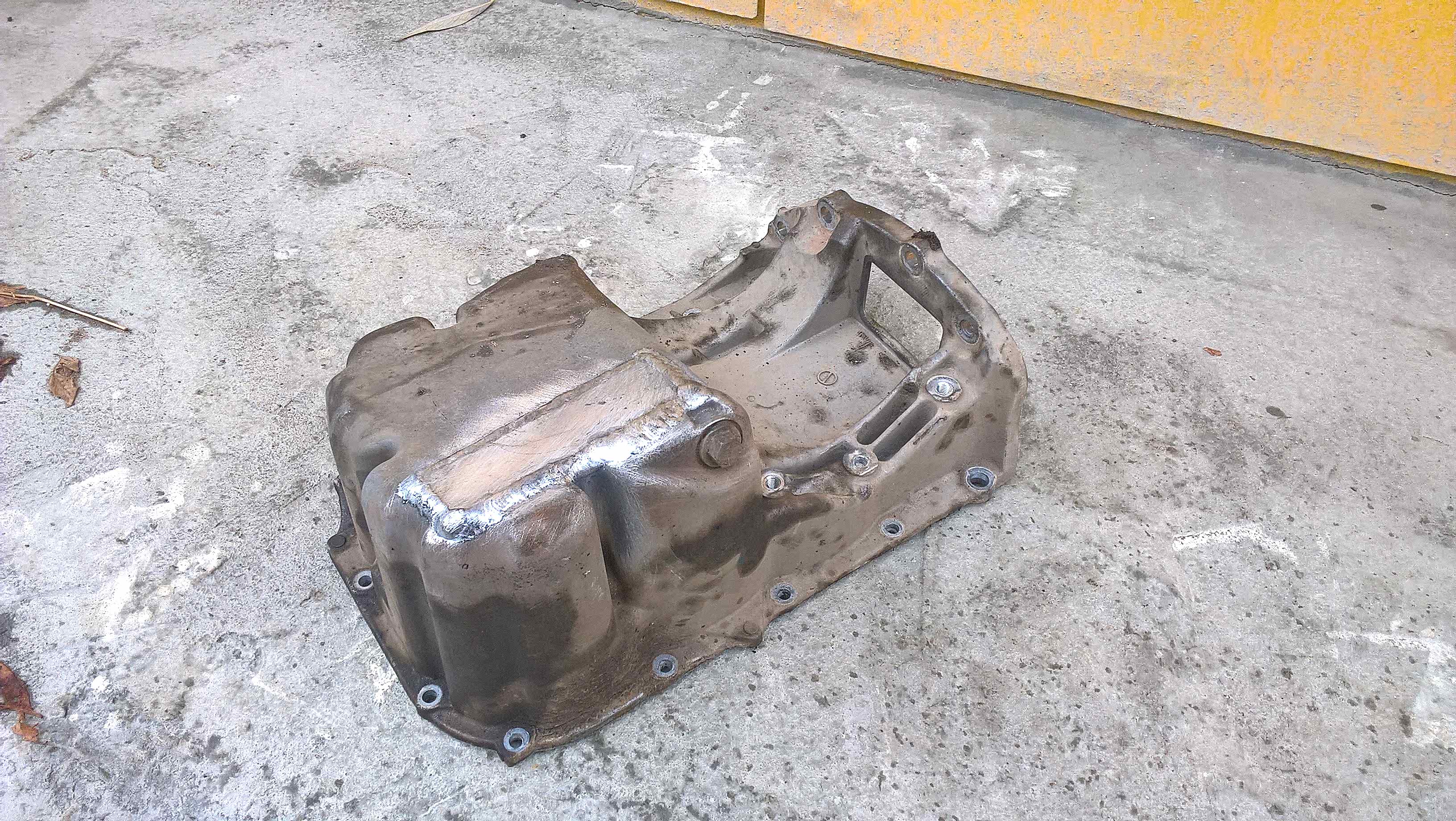 Ремонт алюминиевого поддона аргонной сваркой Ремонт алюминиевого поддона аргонной сваркой