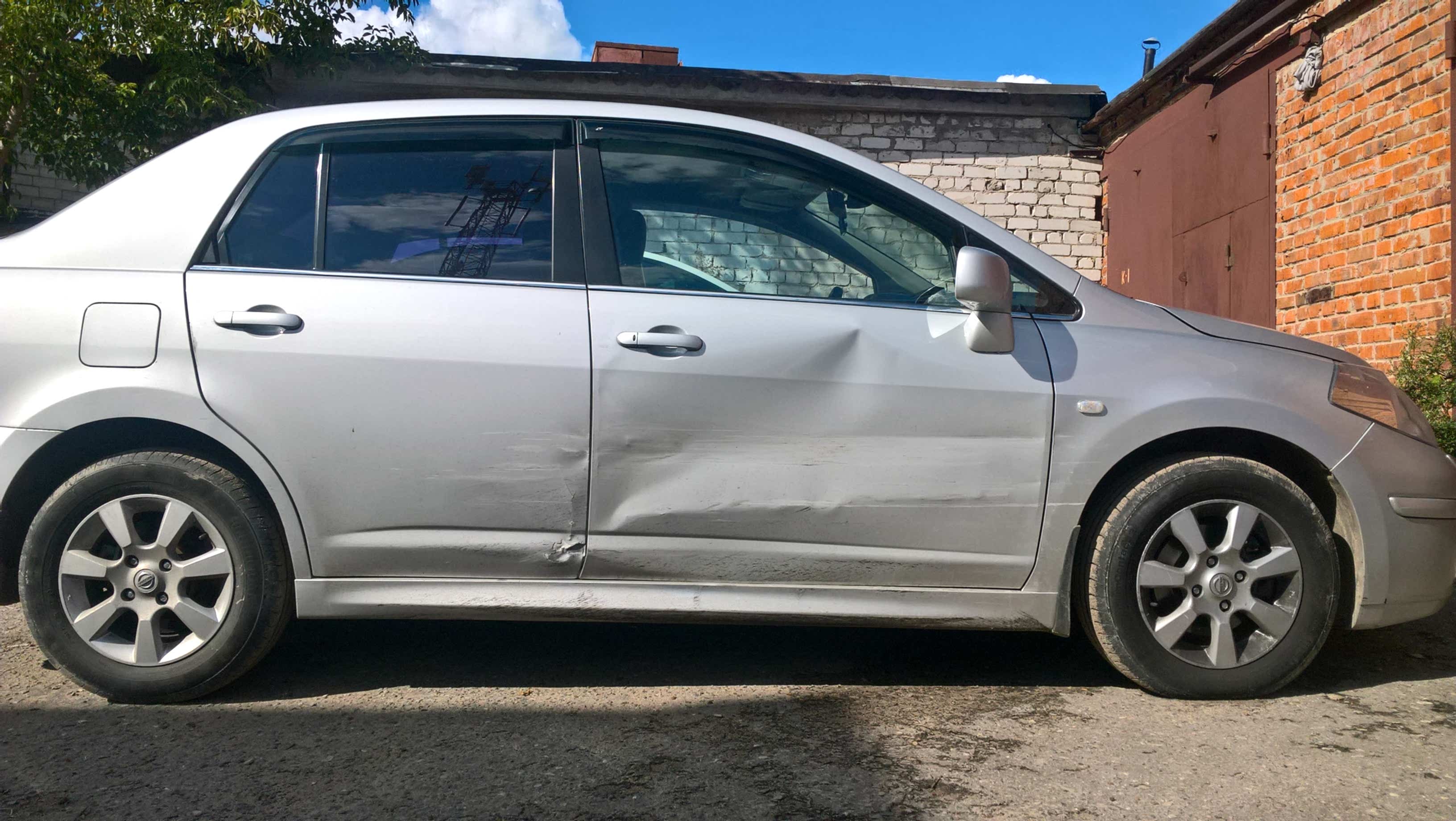 Повреждены две двери, крыло, порог Повреждены две двери, крыло, порог