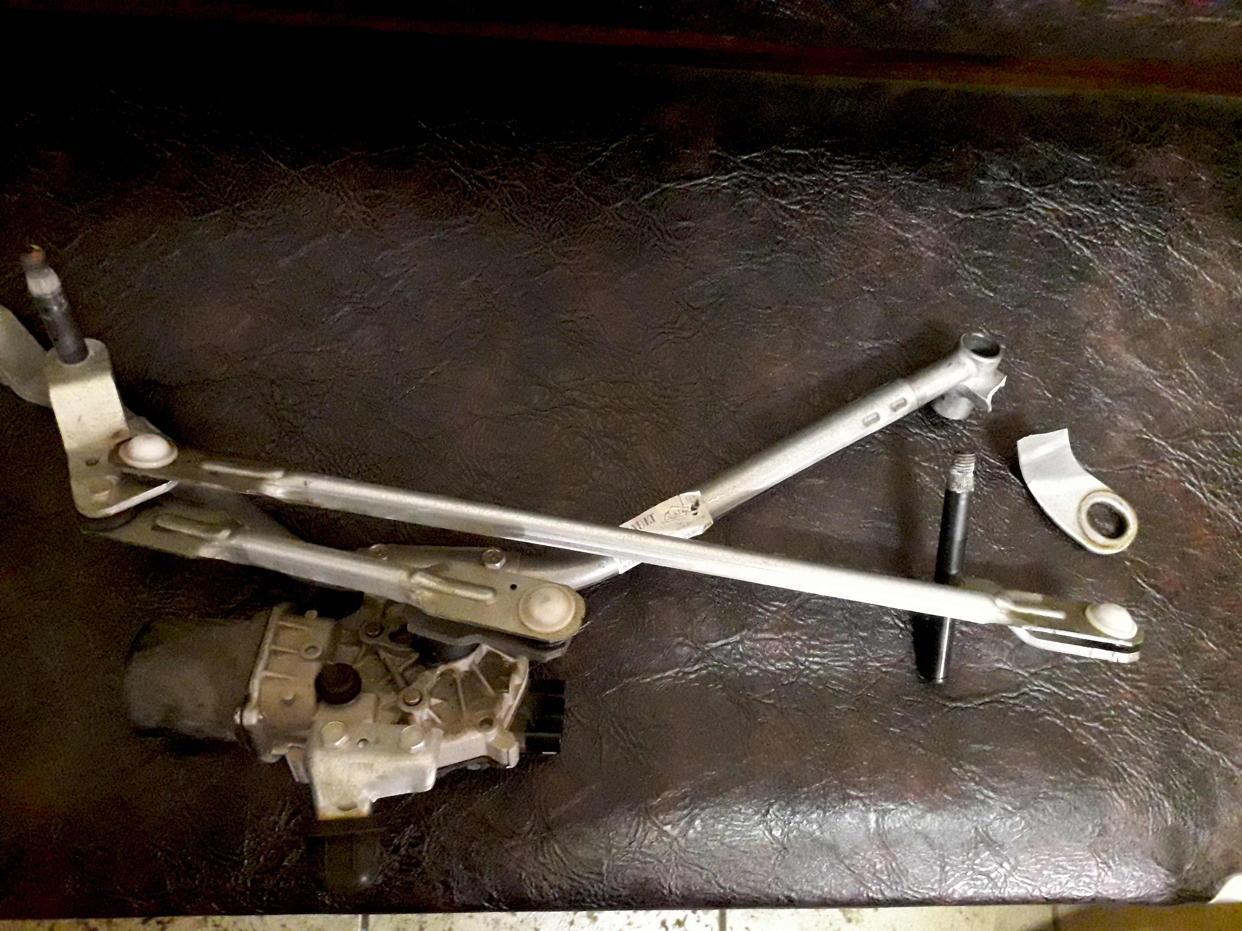 Сломан рычаг стеклоочистителя Рено Каптюр Сломан рычаг стеклоочистителя Рено Каптюр