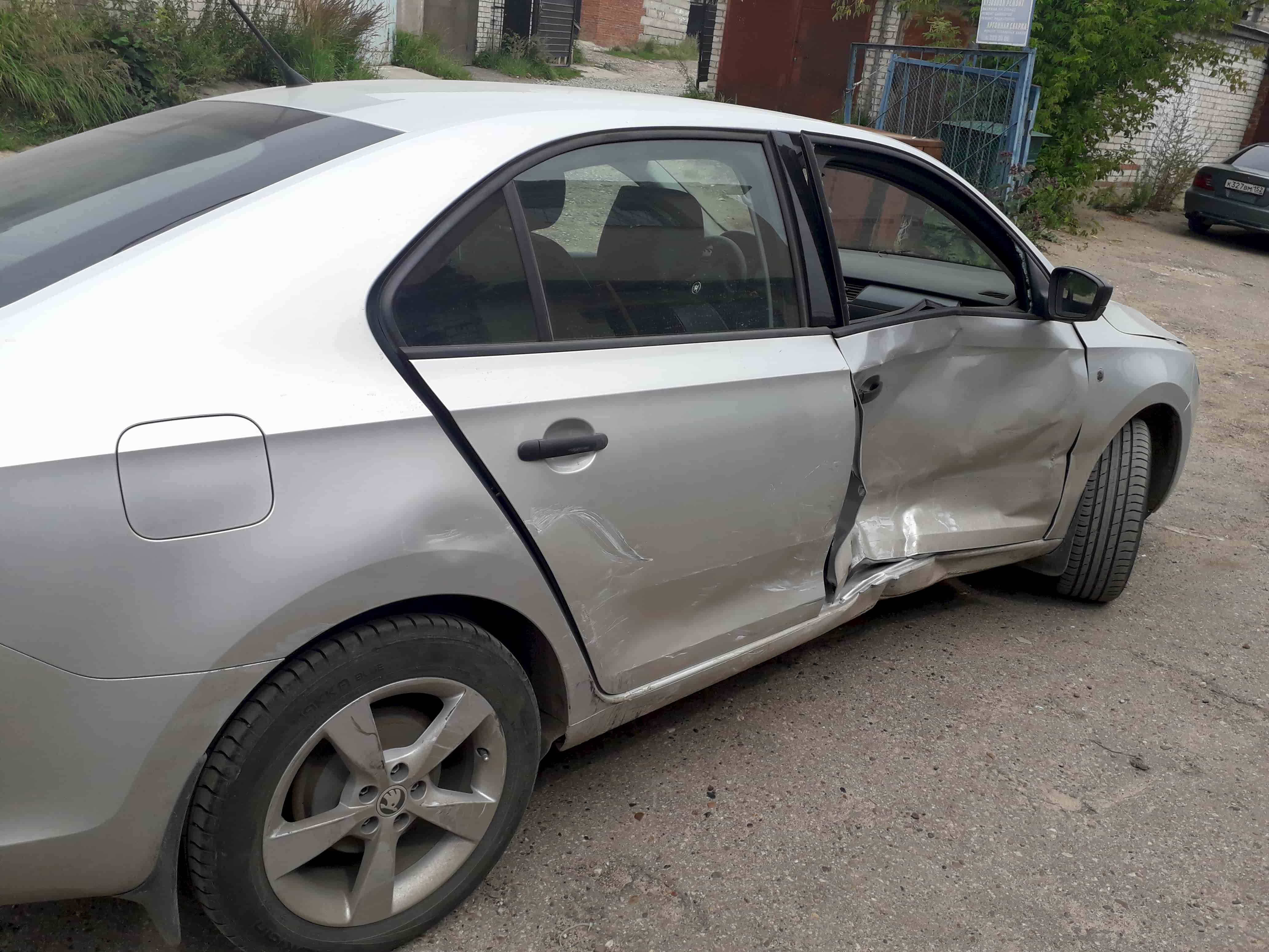 Сильный боковой удар Сильный боковой удар