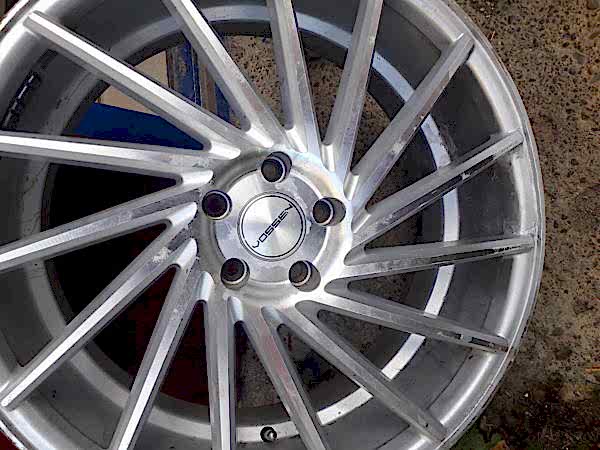 Ремонт диска аргонной сваркой с частичной покраской Ремонт диска аргонной сваркой с частичной покраской