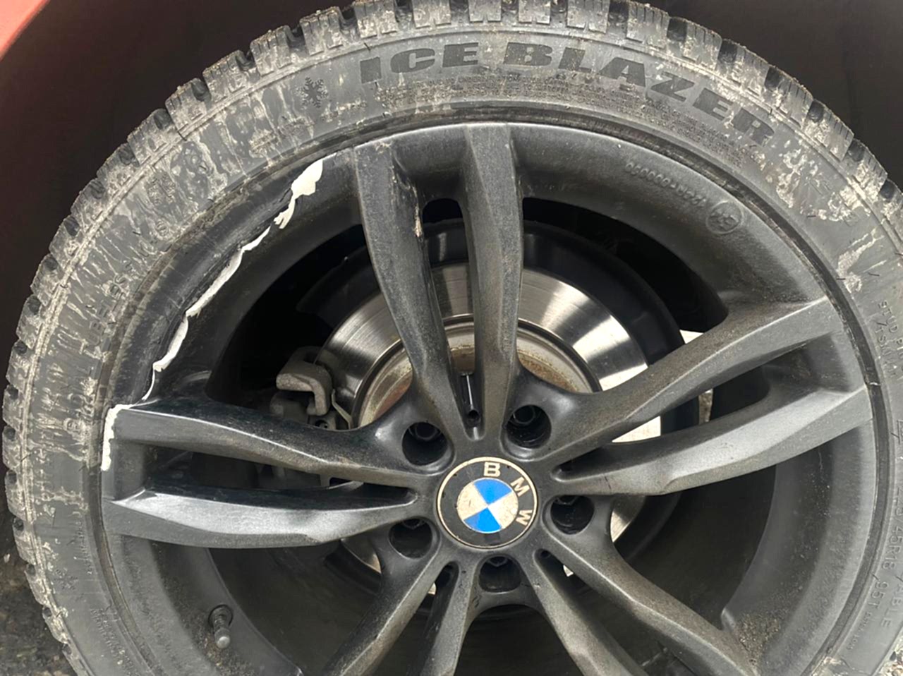 Отломан кусок от литого диска Отломан кусок от литого диска