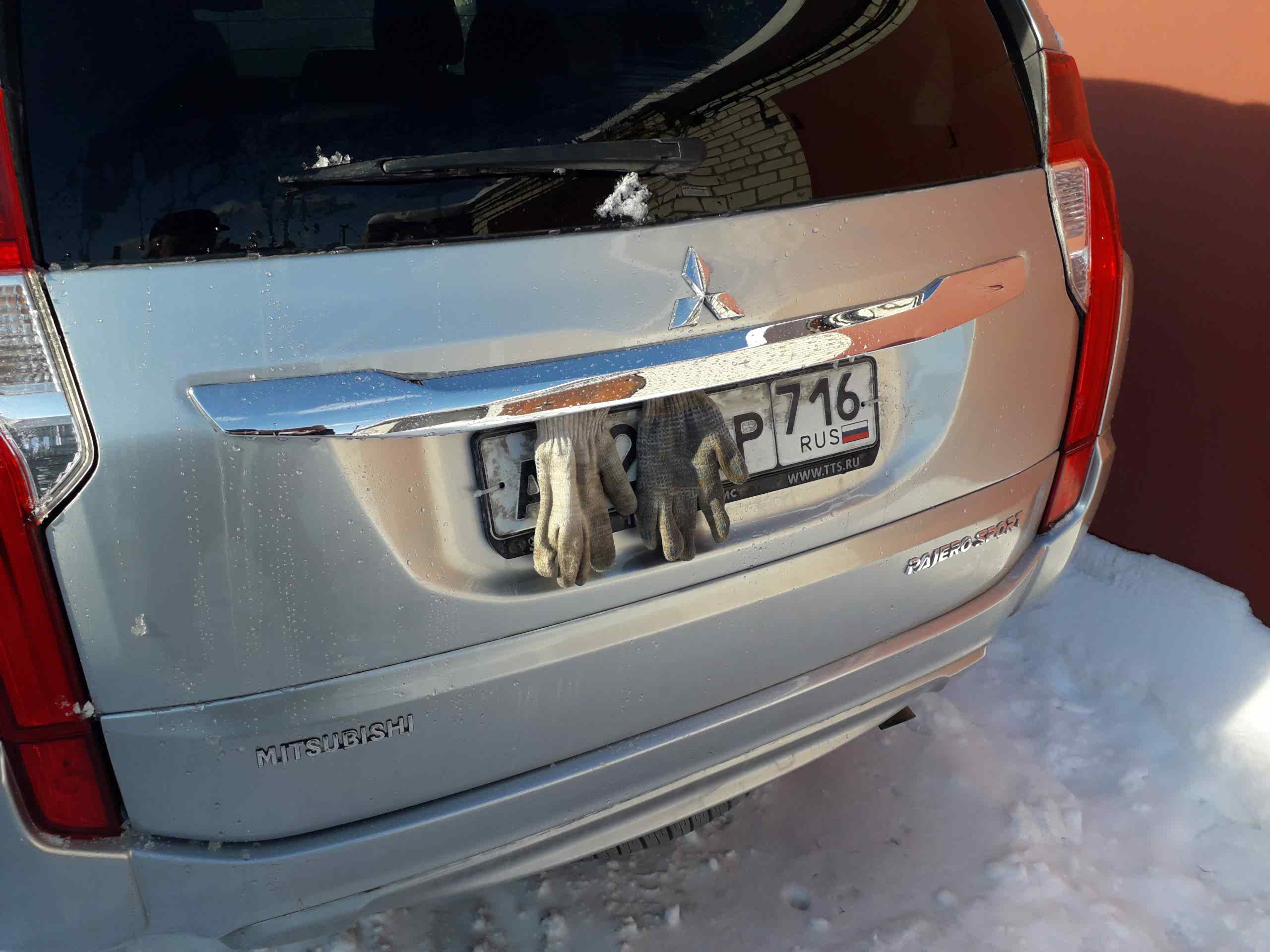 Восстановление крышки багажника, бампера с покраской Мицубиси Паджеро спорт Восстановление крышки багажника, бампера с покраской Мицубиси Паджеро спорт